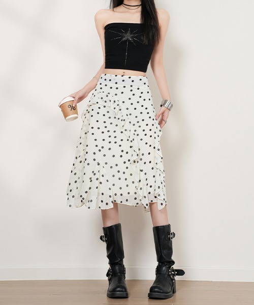 AMAJI（アマジ）の「ドット柄 ミディ丈フレアスカート（スカート・レディース・ホワイト・SMALL/MEDIUM/LARGE/X-LARGE）」の3枚目の写真