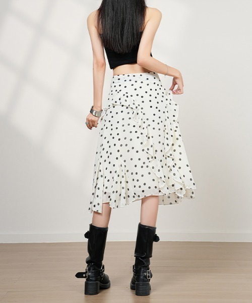 AMAJI（アマジ）の「ドット柄 ミディ丈フレアスカート（スカート・レディース・ホワイト・SMALL/MEDIUM/LARGE/X-LARGE）」の4枚目の写真