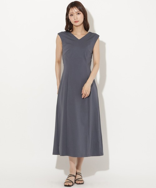 AND COUTURE(アンドクチュール)の「バックオープンカットワンピース(ワンピース・レディース・ネイビー/カーキ/チャコールグレー・FREE)」の3枚目の写真