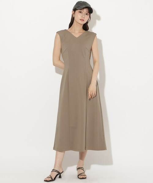 AND COUTURE(アンドクチュール)の「バックオープンカットワンピース(ワンピース・レディース・ネイビー/カーキ/チャコールグレー・FREE)」の2枚目の写真