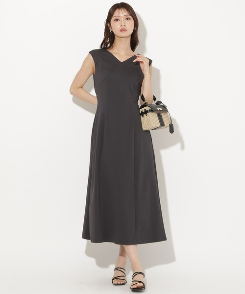 AND COUTURE(アンドクチュール)の「バックオープンカットワンピース(ワンピース・レディース・ネイビー/カーキ/チャコールグレー・FREE)」の1枚目の写真