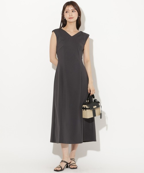 AND COUTURE(アンドクチュール)の「バックオープンカットワンピース(ワンピース・レディース・ネイビー/カーキ/チャコールグレー・FREE)」の4枚目の写真