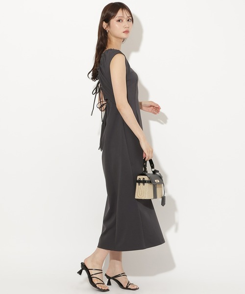 AND COUTURE(アンドクチュール)の「バックオープンカットワンピース(ワンピース・レディース・ネイビー/カーキ/チャコールグレー・FREE)」の5枚目の写真