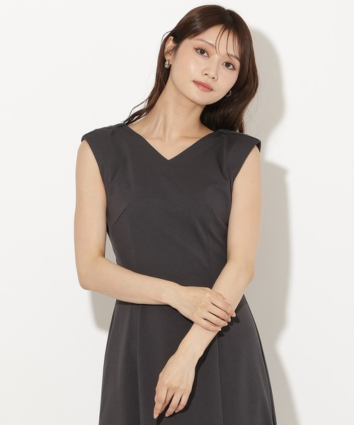 AND COUTURE(アンドクチュール)の「バックオープンカットワンピース(ワンピース・レディース・ネイビー/カーキ/チャコールグレー・FREE)」の7枚目の写真