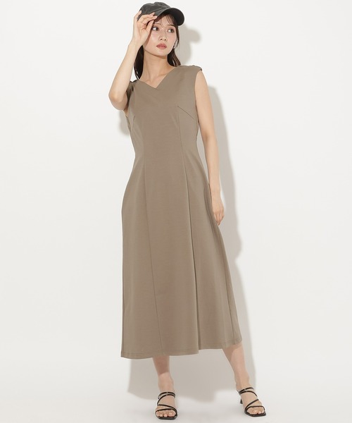 AND COUTURE(アンドクチュール)の「バックオープンカットワンピース(ワンピース・レディース・ネイビー/カーキ/チャコールグレー・FREE)」の10枚目の写真