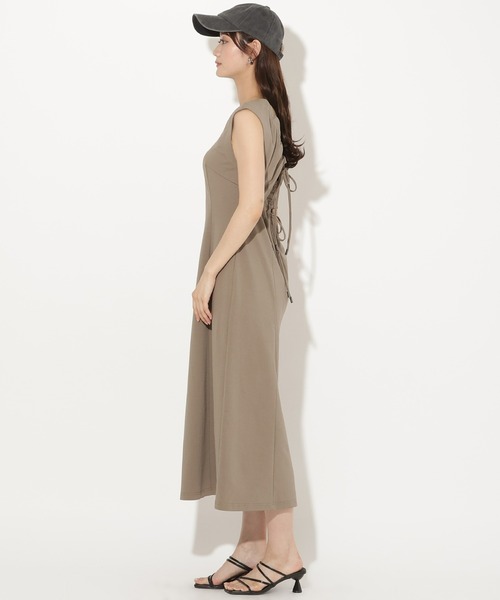 AND COUTURE(アンドクチュール)の「バックオープンカットワンピース(ワンピース・レディース・ネイビー/カーキ/チャコールグレー・FREE)」の11枚目の写真