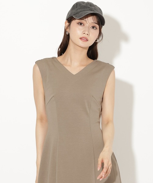 AND COUTURE(アンドクチュール)の「バックオープンカットワンピース(ワンピース・レディース・ネイビー/カーキ/チャコールグレー・FREE)」の13枚目の写真