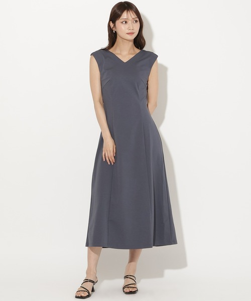 AND COUTURE(アンドクチュール)の「バックオープンカットワンピース(ワンピース・レディース・ネイビー/カーキ/チャコールグレー・FREE)」の16枚目の写真