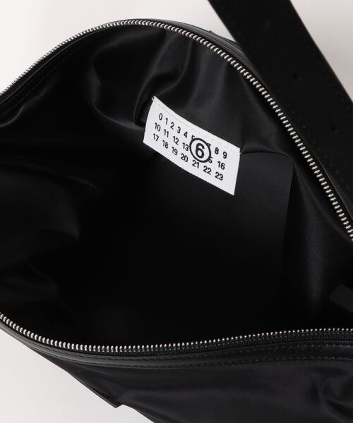 MM6 Maison Margiela（ｴﾑｴﾑｼｯｸｽ ﾒｿﾞﾝ ﾏﾙｼﾞｪﾗ）の「MM6　NYLON CROSSBODY（ショルダーバッグ・メンズ・ブラック・FREE）」の4枚目の写真