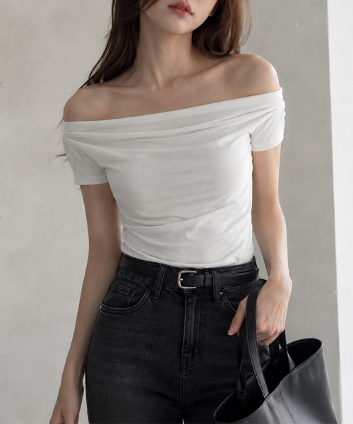 Miniministore(ミニミニストア)の「オフショルTシャツ 胸元ドレープトップス(Tシャツ/カットソー・レディース・ホワイト/ブラック/ブラウン/クリーム・FREE)」の2枚目の写真