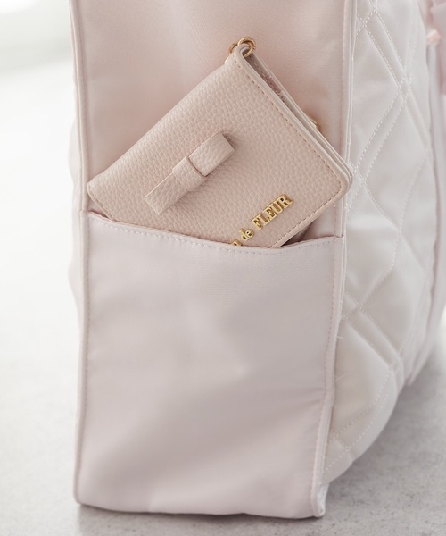 Maison de FLEUR(メゾンドフルール)の「ギャザーハンドルキルティングキャリーオンバッグ(トートバッグ・レディース・ブラック/ライトピンク・FREE)」の5枚目の写真