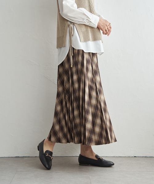 ikka(イッカ)の「チェック柄プリーツスカート(スカート・レディース・ブラウン/ネイビー/チャコール・M/L/S)」の3枚目の写真