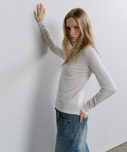 108POUND(108パウンド)の「Warm Essential Turtleneck_Ivory(Tシャツ/カットソー・レディース・その他・FREE)」の2枚目の写真