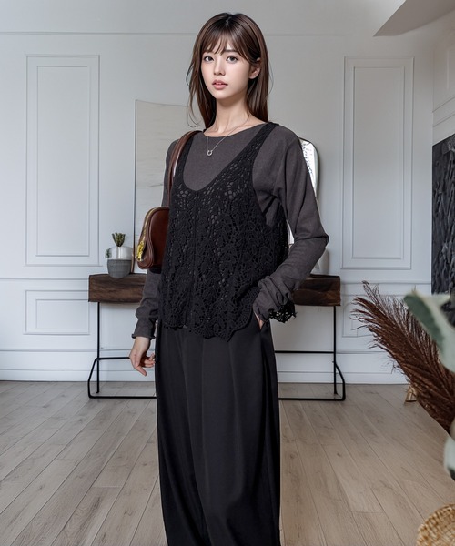 Chandelier（シャンデリア）の「ゆったり クロシェ編み キャミソール ニット ベスト（ベスト・レディース・アイボリー/ブラウン/ブラック・FREE）」の4枚目の写真