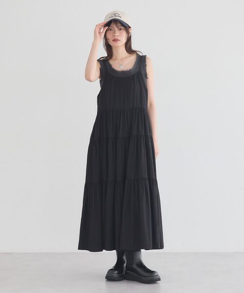 earth music&ecology(アースミュージックアンドエコロジー)の「ティアードキャミワンピース(ワンピース・レディース・カーキ/ブラック・FREE)」の4枚目の写真