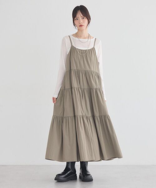earth music&ecology(アースミュージックアンドエコロジー)の「ティアードキャミワンピース(ワンピース・レディース・カーキ/ブラック・FREE)」の2枚目の写真