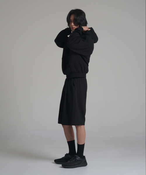 NOMING(ノミング)の「ルーズフィットクロップイージーフードパーカー - ブラック(パーカー・メンズ・ブラック・SMALL/MEDIUM/LARGE/X-LARGE)」の4枚目の写真