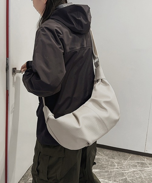 Miniministore(ミニミニストア)の「やわらか合皮ショルダーバッグ(ショルダーバッグ・レディース・オフホワイト/ブラック・FREE)」の1枚目の写真