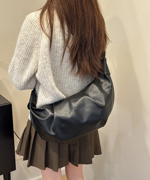 Miniministore(ミニミニストア)の「やわらか合皮ショルダーバッグ(ショルダーバッグ・レディース・オフホワイト/ブラック・FREE)」の5枚目の写真