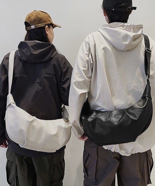 Miniministore(ミニミニストア)の「やわらか合皮ショルダーバッグ(ショルダーバッグ・レディース・オフホワイト/ブラック・FREE)」の11枚目の写真