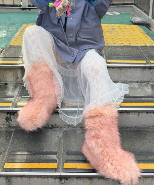 Alley Tokyo(アリートーキョー)の「モンスターファーブーツ(ブーツ・レディース・ベージュ/ピンク/オフホワイト・LARGE/MEDIUM)」の3枚目の写真