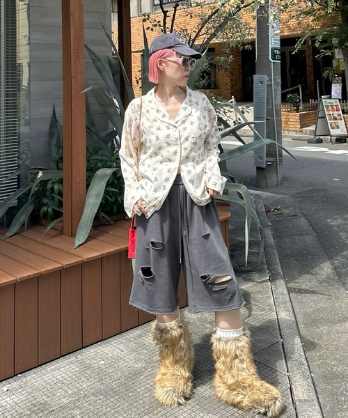 Alley Tokyo(アリートーキョー)の「モンスターファーブーツ(ブーツ・レディース・ベージュ/ピンク/オフホワイト・LARGE/MEDIUM)」の6枚目の写真