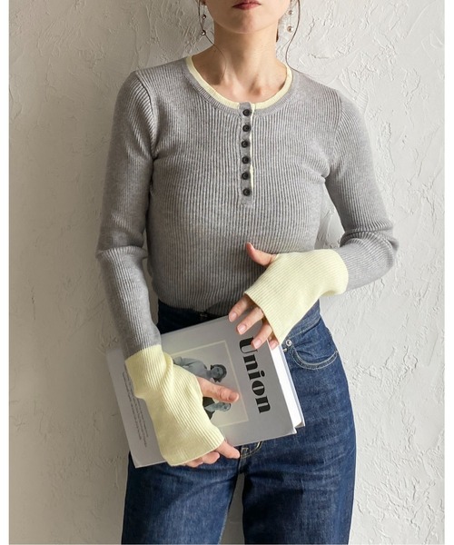 She's Closet(シーズクローゼット)の「配色バイカラー サムホール ヘンリーネック リブニット(ニット/セーター・レディース・チャコールグレー/ブラウン/アイボリー/グレー/ブラック・FREE)」の8枚目の写真
