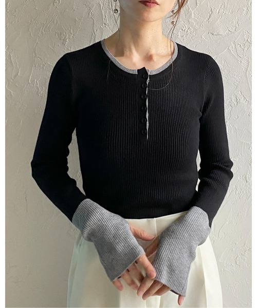 She's Closet(シーズクローゼット)の「配色バイカラー サムホール ヘンリーネック リブニット(ニット/セーター・レディース・チャコールグレー/ブラウン/アイボリー/グレー/ブラック・FREE)」の10枚目の写真