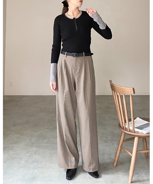 She's Closet(シーズクローゼット)の「配色バイカラー サムホール ヘンリーネック リブニット(ニット/セーター・レディース・チャコールグレー/ブラウン/アイボリー/グレー/ブラック・FREE)」の12枚目の写真