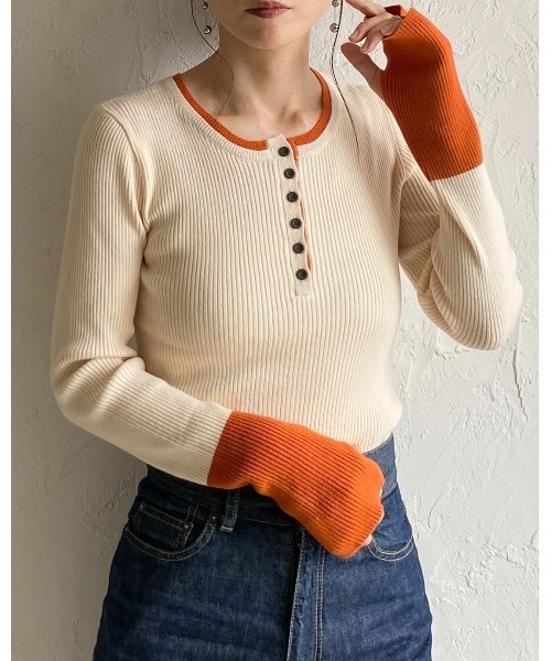 She's Closet(シーズクローゼット)の「配色バイカラー サムホール ヘンリーネック リブニット(ニット/セーター・レディース・チャコールグレー/ブラウン/アイボリー/グレー/ブラック・FREE)」の6枚目の写真