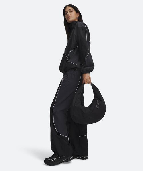 UNDER ARMOUR(アンダーアーマー)の「UAスタジオ クレッセント バッグ Sサイズ(ライフスタイル/レディース)(ショルダーバッグ・レディース・ブラック・ONESIZE)」の5枚目の写真
