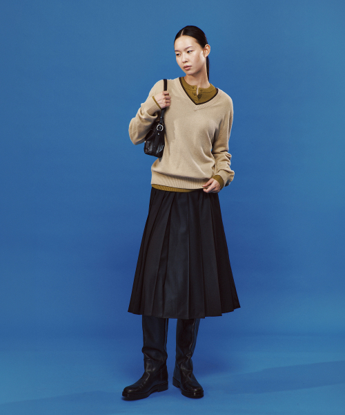 PLAC WOMEN(プレイス・ウィメン)の「カシミヤブレンドVネック配色ニット ベージュ(ニット/セーター・レディース・ベージュ・MEDIUM/SMALL)」の2枚目の写真