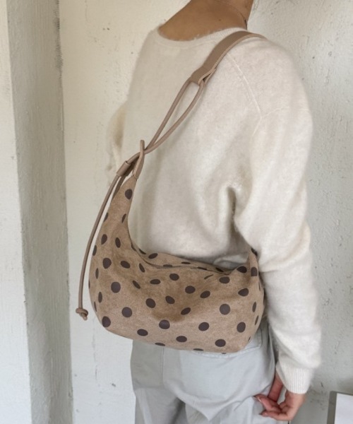 Ritzy(リッツィー)の「ドット柄ホーボーショルダーバッグ(ショルダーバッグ・レディース・モカ/カーキ/ベージュ/ブラック・FREE)」の21枚目の写真