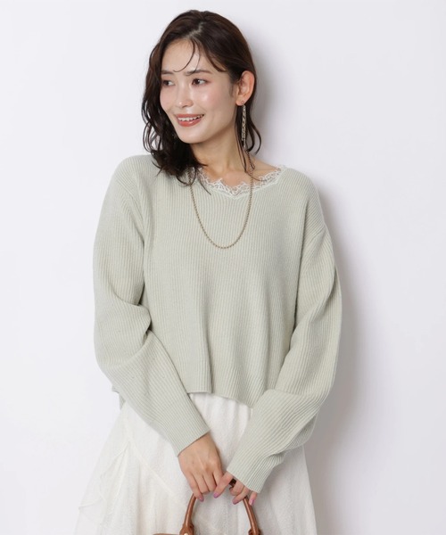 JUSGLITTY(ジャスグリッティー)の「レーススカラネックプルオーバー(ニット/セーター・レディース・ブラック/オフホワイト/ピンク/グリーン系その他・2)」の3枚目の写真