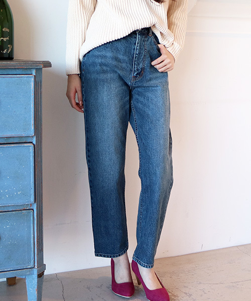 N.（N. Natural Beauty Basic）（エヌエヌナチュラルビューティーベーシック）の「ミディアムウエイトハイウエストテーパードデニム（デニムパンツ・レディース・ダークネイビー/ブルー・MEDIUM/SMALL）」の2枚目の写真