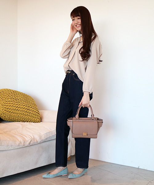 N.（N. Natural Beauty Basic）（エヌエヌナチュラルビューティーベーシック）の「ミディアムウエイトハイウエストテーパードデニム（デニムパンツ・レディース・ダークネイビー/ブルー・MEDIUM/SMALL）」の4枚目の写真