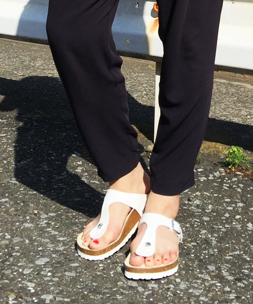 Birkenstock ビルケンシュトック の Fudge Fine 6月号掲載 ホワイトサンダル Gizeh Bf White Unisex サンダル Wear