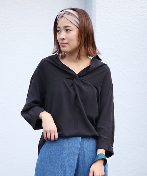 Bou Jeloud(ブージュルード)の「【WEB限定】スキッパーツイストブラウス(シャツ/ブラウス・レディース・ブラック/オフホワイト/カーキ・FREE)」の9枚目の写真