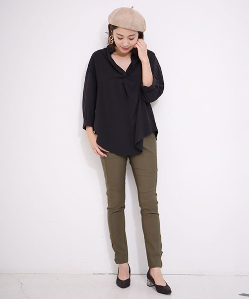 Bou Jeloud(ブージュルード)の「【WEB限定】スキッパーツイストブラウス(シャツ/ブラウス・レディース・ブラック/オフホワイト/カーキ・FREE)」の14枚目の写真