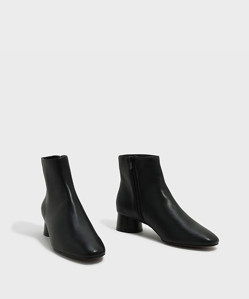 CHARLES & KEITH(チャールズ & キース)の「ベーシックアンクルブーツ / BASIC ANKLE BOOTS(ブーツ・レディース・ブラック/ベージュ・22.5cm/23.5cm/23cm/24.5cm/25cm)」の4枚目の写真