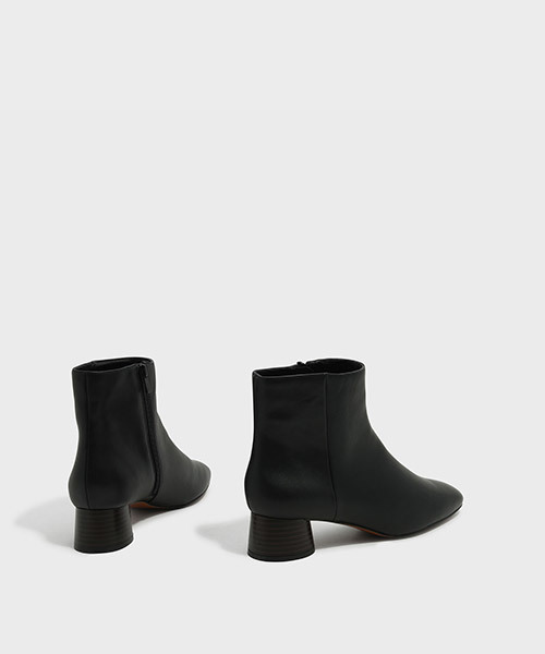 CHARLES & KEITH(チャールズ & キース)の「ベーシックアンクルブーツ / BASIC ANKLE BOOTS(ブーツ・レディース・ブラック/ベージュ・22.5cm/23.5cm/23cm/24.5cm/25cm)」の5枚目の写真