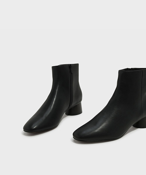 CHARLES & KEITH(チャールズ & キース)の「ベーシックアンクルブーツ / BASIC ANKLE BOOTS(ブーツ・レディース・ブラック/ベージュ・22.5cm/23.5cm/23cm/24.5cm/25cm)」の6枚目の写真