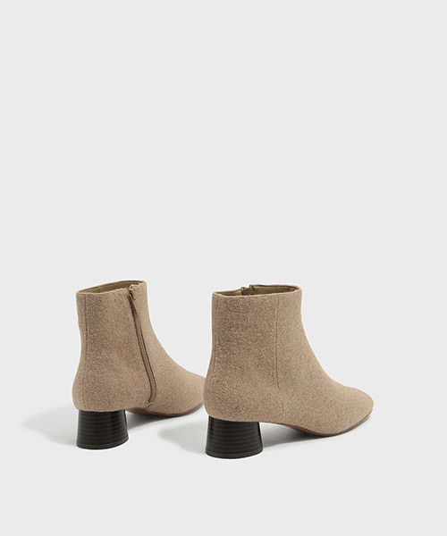 CHARLES & KEITH(チャールズ & キース)の「ベーシックアンクルブーツ / BASIC ANKLE BOOTS(ブーツ・レディース・ブラック/ベージュ・22.5cm/23.5cm/23cm/24.5cm/25cm)」の11枚目の写真