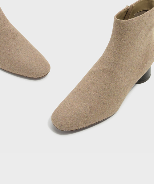 CHARLES & KEITH(チャールズ & キース)の「ベーシックアンクルブーツ / BASIC ANKLE BOOTS(ブーツ・レディース・ブラック/ベージュ・22.5cm/23.5cm/23cm/24.5cm/25cm)」の12枚目の写真