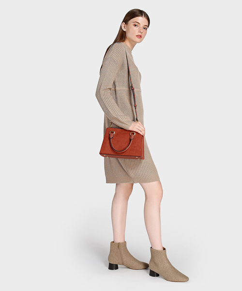 CHARLES & KEITH(チャールズ & キース)の「ベーシックアンクルブーツ / BASIC ANKLE BOOTS(ブーツ・レディース・ブラック/ベージュ・22.5cm/23.5cm/23cm/24.5cm/25cm)」の13枚目の写真