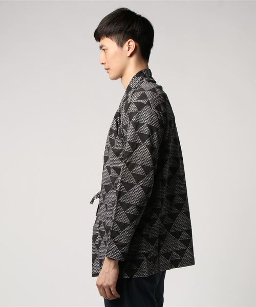 ADAM ET ROPE'（アダムエロペ）の「【OJO+ × ADAM ET ROPE'】ペーパーヤーントッパーカーディガン（カーディガン/ボレロ・メンズ・ブラック/オレンジ/スミクロ・M/L）」の9枚目の写真