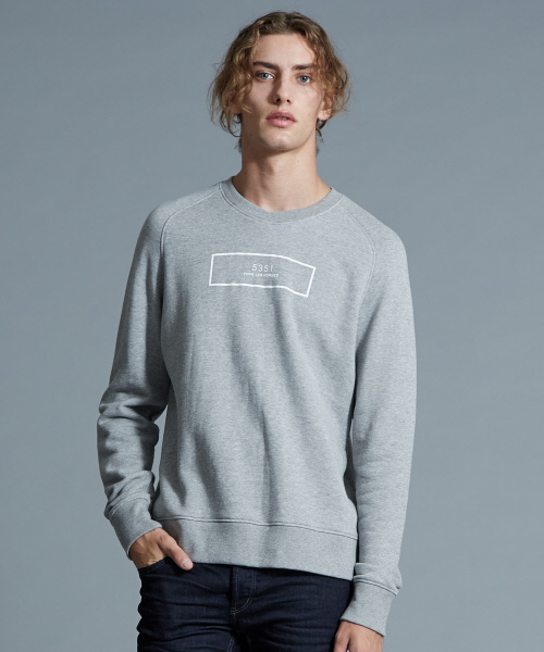 5351 POUR LES HOMMES（ゴーサンゴーイチプールオム）の「ボックスロゴ度詰裏毛スウェット（スウェット・メンズ・ブラック/グレー・44/46/48）」の2枚目の写真