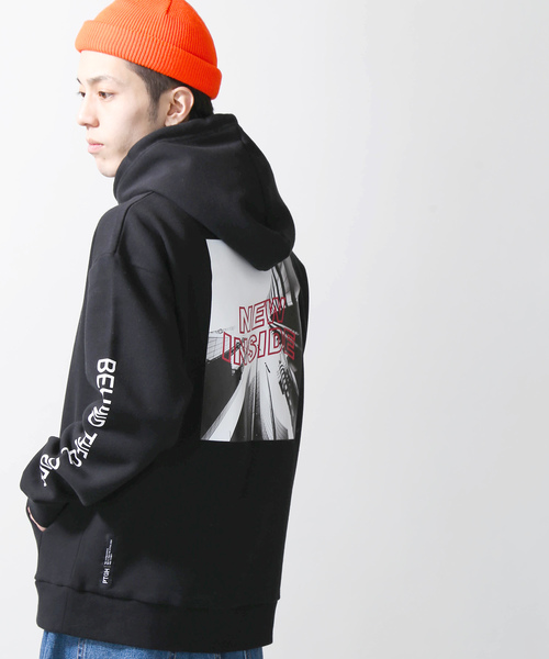 WEGO（ウィゴー）の「WEGO/転写フォトシートプリントパーカー（パーカー・メンズ・ホワイト/ブラック/カーキ/ベージュ/ホワイト系その他/パープル・MEDIUM/LARGE）」の4枚目の写真