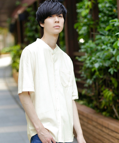 MONO-MART(モノマート)の「リネン×レーヨンブライトバンドカラーシャツ(1/2 sleeve)(シャツ/ブラウス・メンズ・ホワイト/ネイビー/ブラック/サックスブルー/ライトオリーブ/ブルー/ラベンダー/ワイン/グレー・M/XL/L)」の2枚目の写真