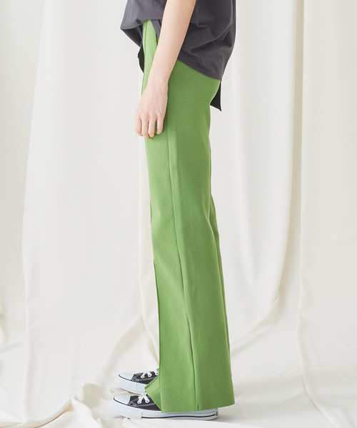 STUDIOUS（ステュディオス）の「【STUDIOUS】Ny/C ピンタック フレアニットパンツ（その他パンツ・レディース・ホワイト/ブラック/ライトグリーン・1/2）」の9枚目の写真